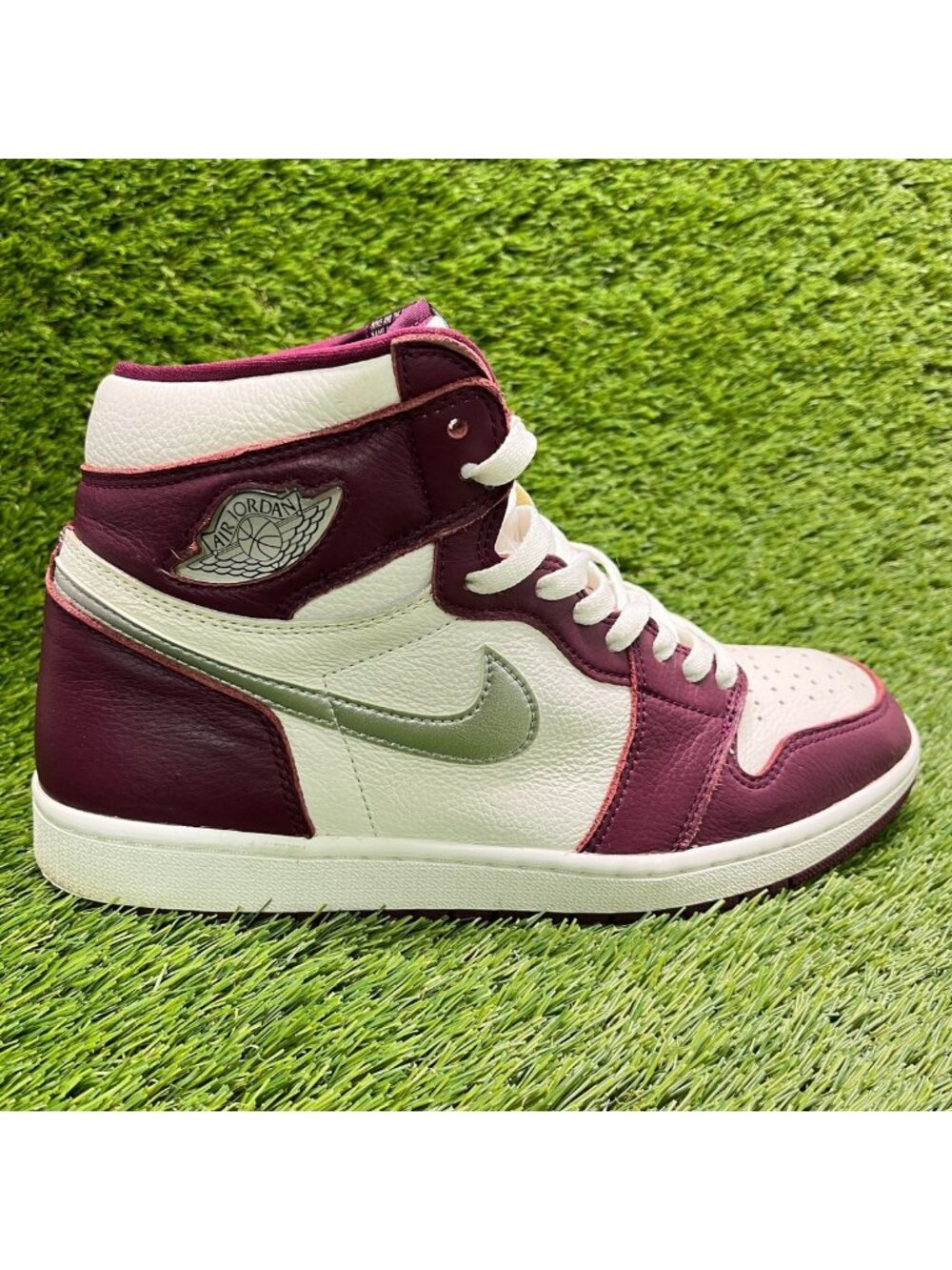 Nike Air Jordan 1 Retro High OG Mens Size 11 Bordeaux Athletic Shoes Sneakers